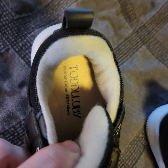 Toddler shoes size 5 velcro strap - Picture 3 of 7